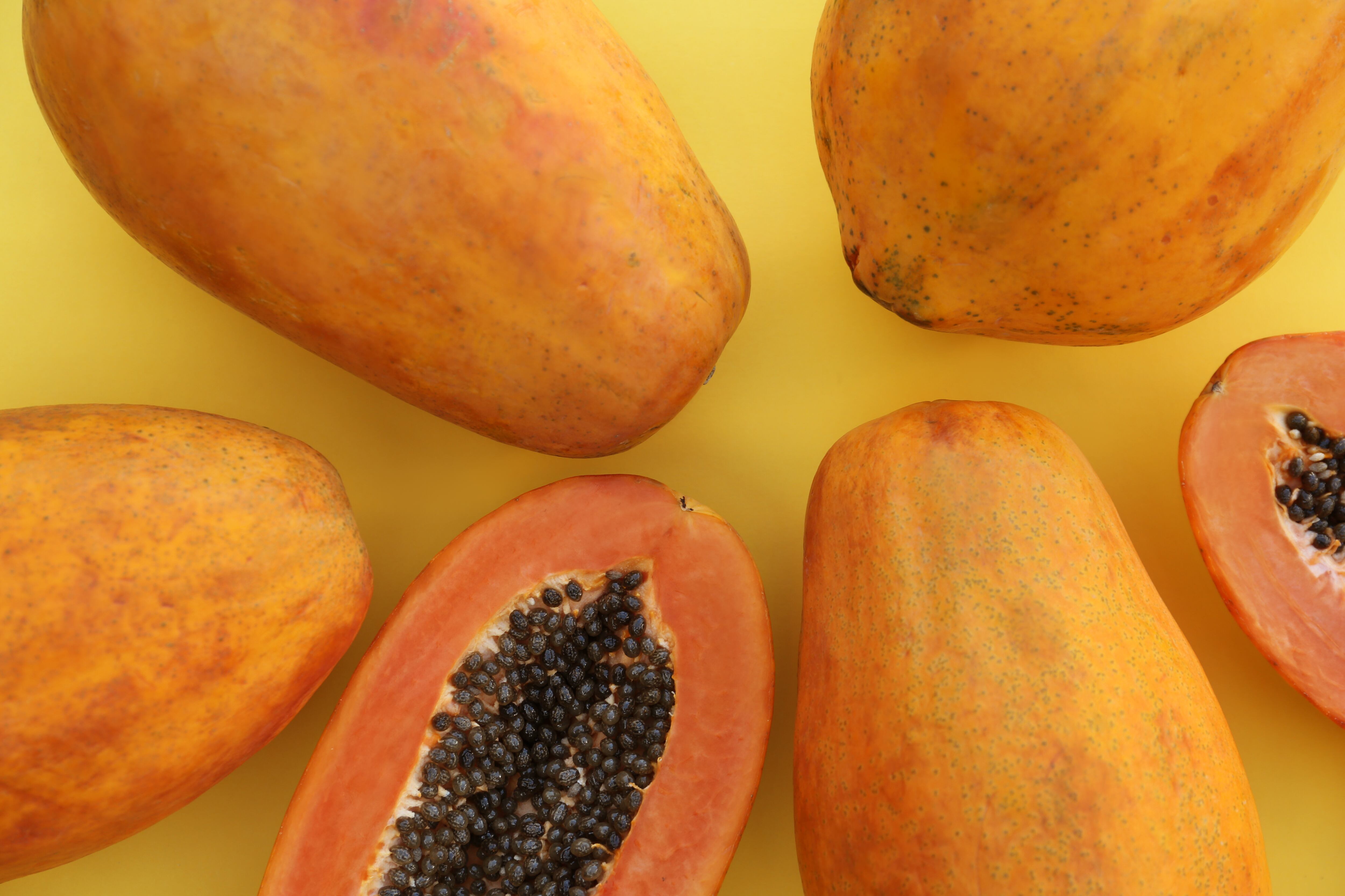 Los beneficios de comer papaya en las mañanas.