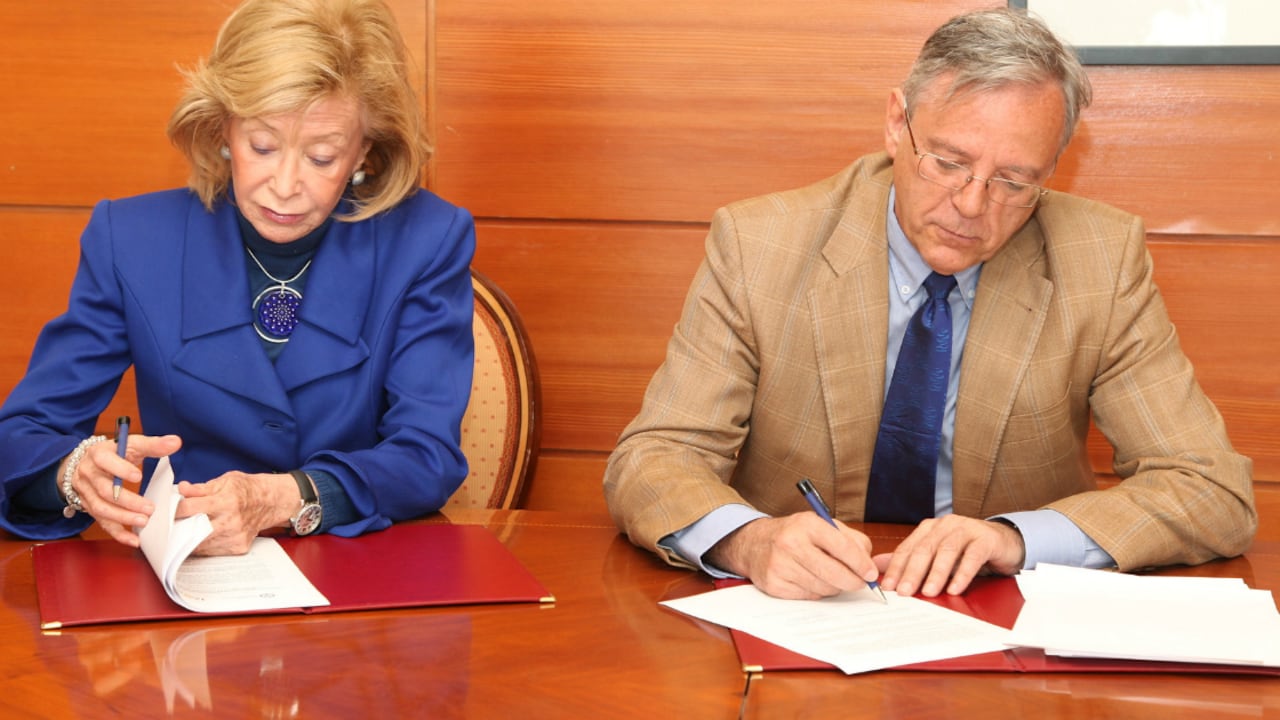 Un empleado gana el 46% más por contrato laboral que por prestación de servicios. A la empresa le cuesta tener a un empleado 1,52 veces el sueldo que éste recibe.