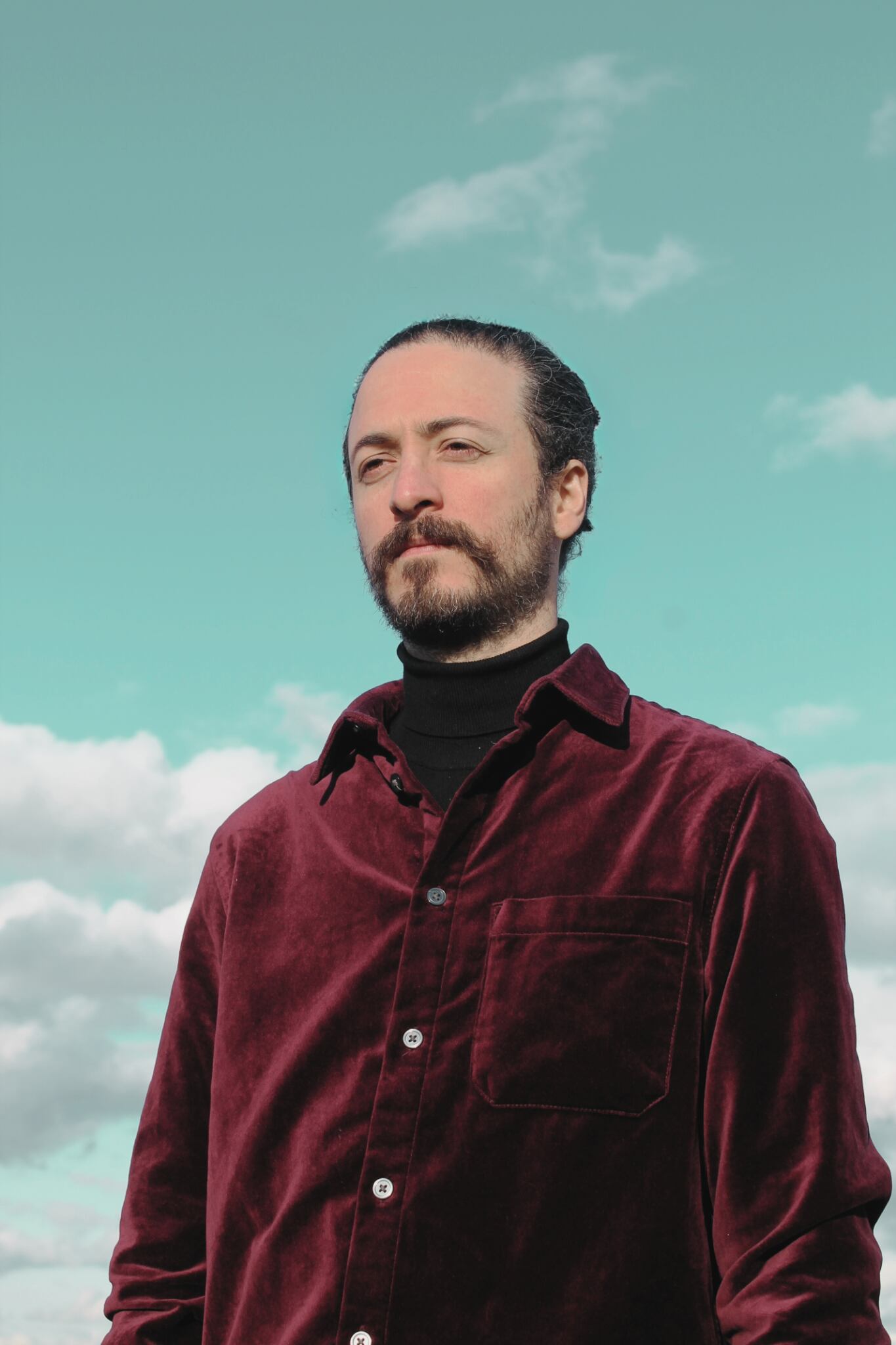 Juan Carlos Torres Alonso es OKRAA. Aquí, retratado en Walthamstow Wetlands, Londres, Reino Unido, en marzo de 2024.