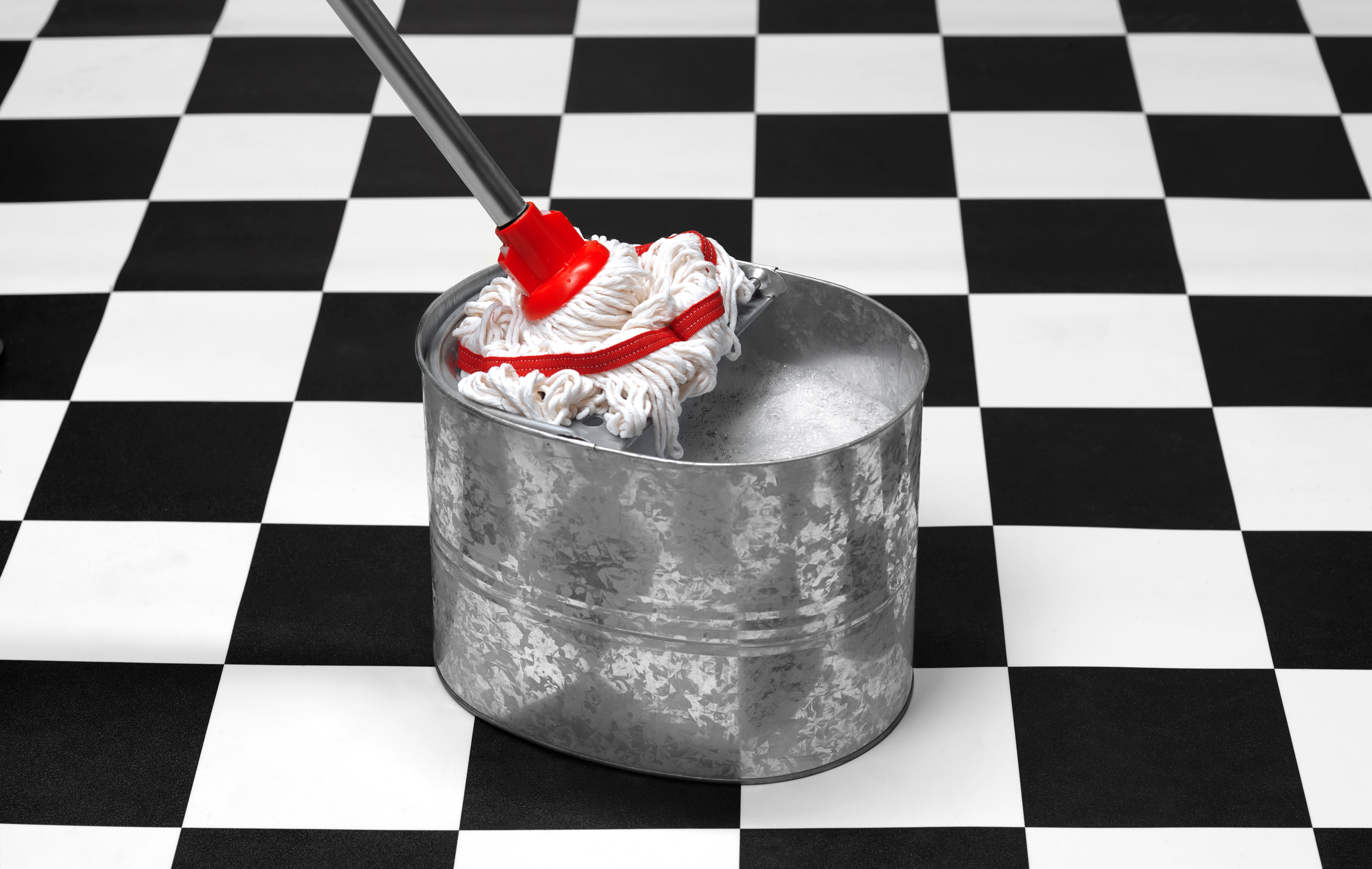 Limpieza y blanqueamiento del trapero.