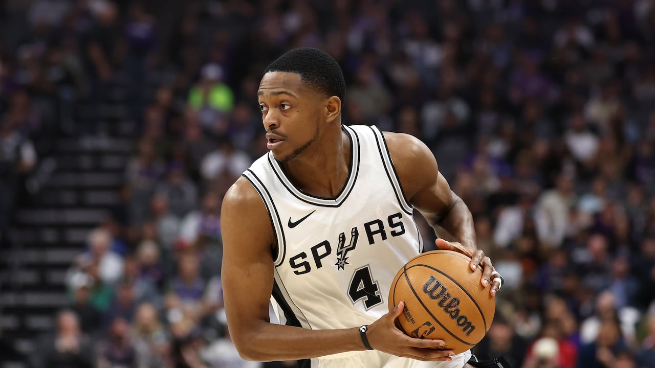 SACRAMENTO, CALIFORNIA - MARCH 07: De'Aaron Fox #4 of the San Antonio Spurs dribbles the ball during their game against the Sacramento Kings at Golden 1 Center on March 07, 2025 in Sacramento, California. The is Fox's first game back in Sacramento after being traded from the Kings. NOTE TO USER: User expressly acknowledges and agrees that, by downloading and/or using this photograph, user is consenting to the terms and conditions of the Getty Images License Agreement. (Photo by Ezra Shaw/Getty Images)