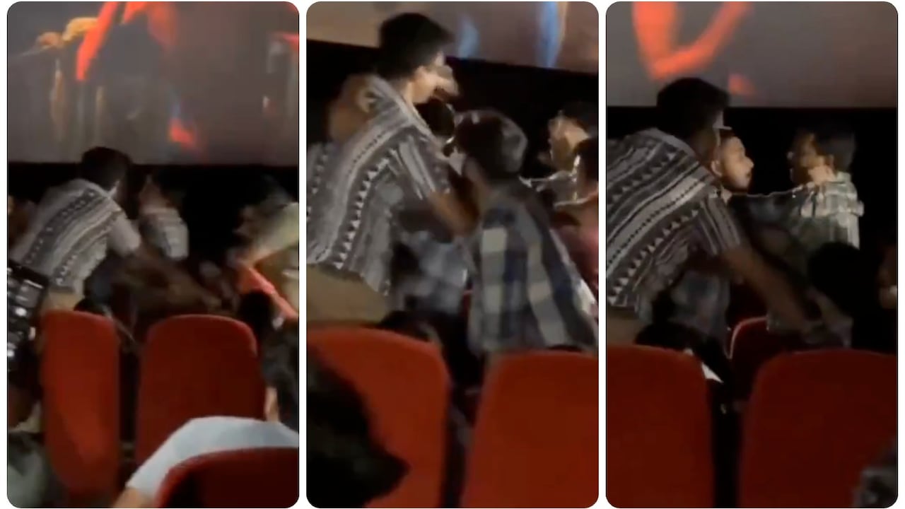 La pelea se registró en un cine en la India.