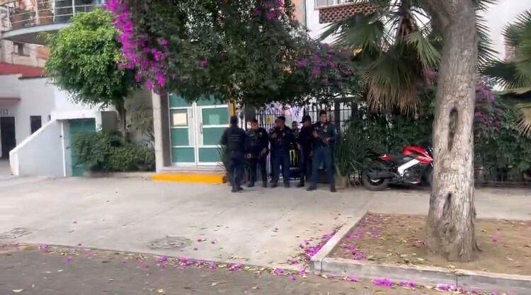 El hecho se presentó en el interior del hotel Casa Comtesse en Ciudad de México, cuando se estaba realizando una conferencia de prensa de las influencers conocidas como “Las Perdidas”.