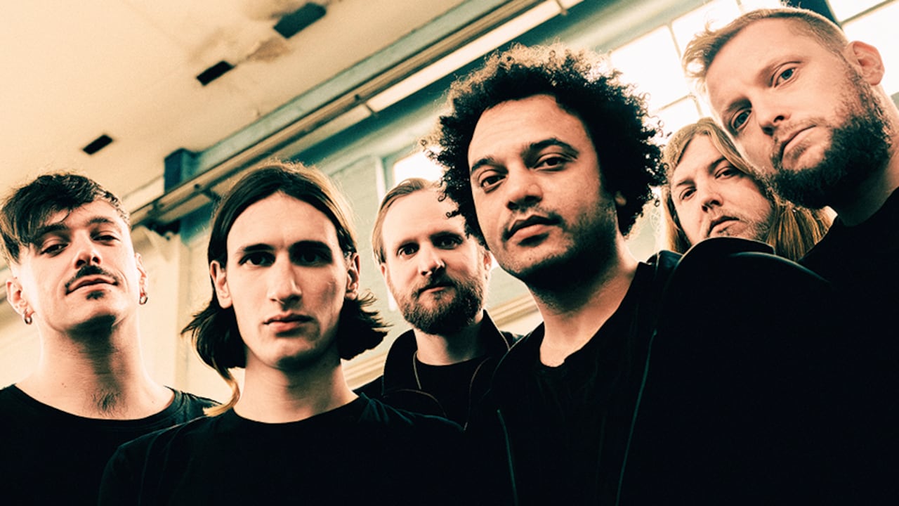 La banda de Manuel Gagneux (cuarto de izquierda a derecha en esta foto), alimentada ahora por todos sus integrantes, vibra desde 2016, pero este disco confirma que está llegando a sus plenos poderes.