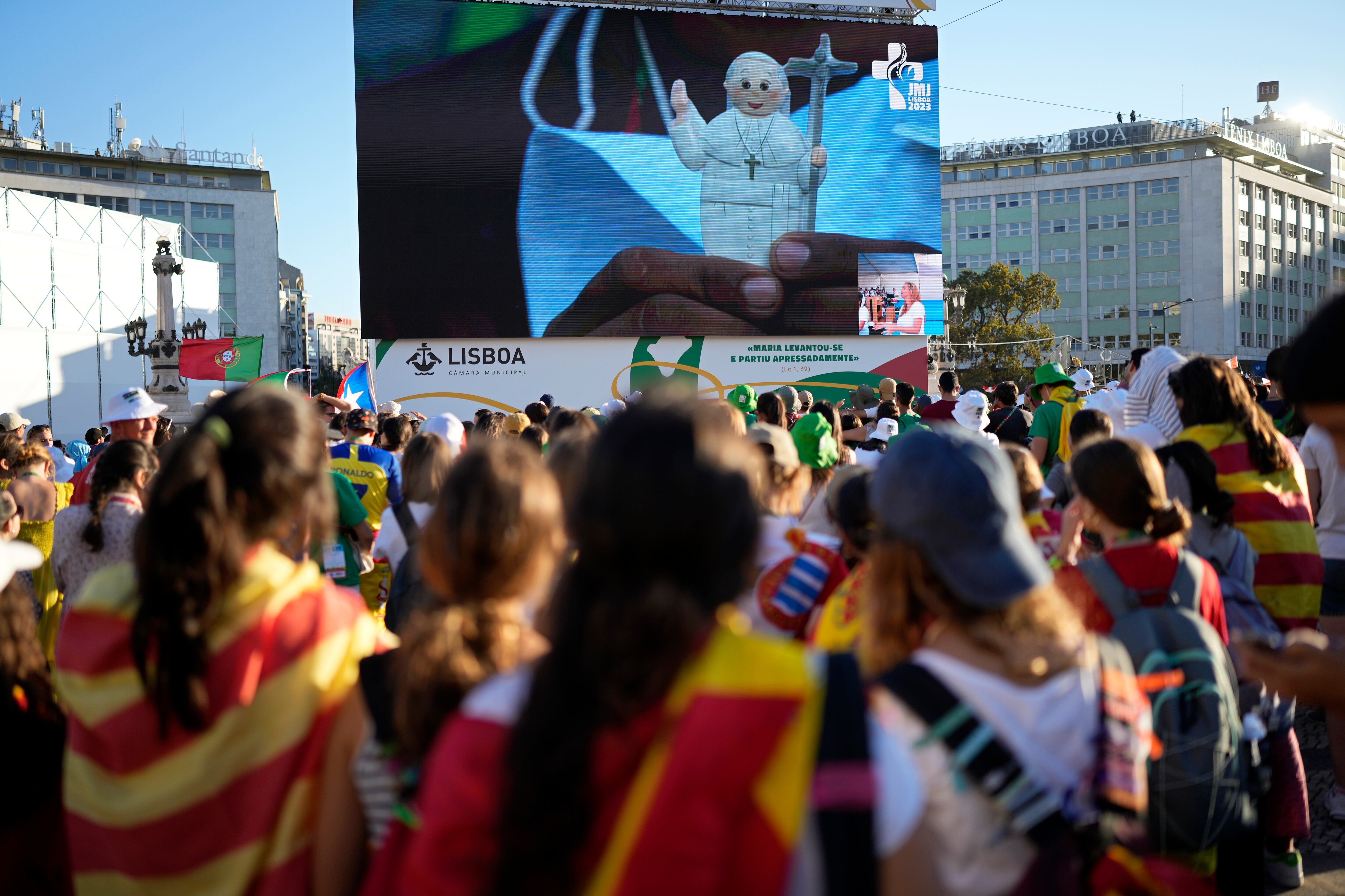 La mayoría de la delegación ucraniana está conformada por mujeres en tanto los hombres no pueden salir del país.