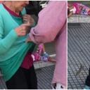 Una mujer estaba haciendo la fila en el banco cuando se llevó toda una sorpresa.