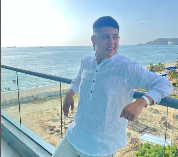 El cantante de música vallenata Luisra Solano apuñaló a su mánager en medio de una discusión en una parranda vallenata.