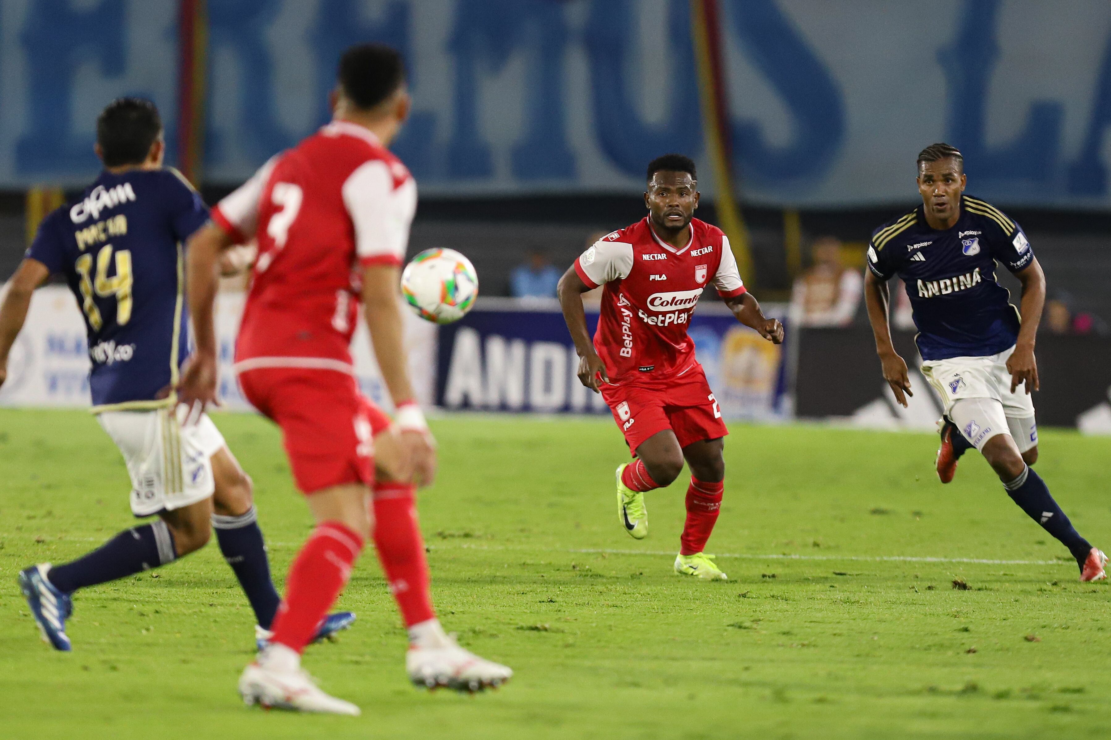 Bogotá. Diciembre 05 de 2024. Millonarios enfrenta a Independiente Santa Fe, por encuentro válido de la Liga BetPlay II 2024 de la fecha 5 de cuadrangulares del grupo A, en el estadio Nemesio Camacho El Campin. (Colprensa - Lina Gasca).