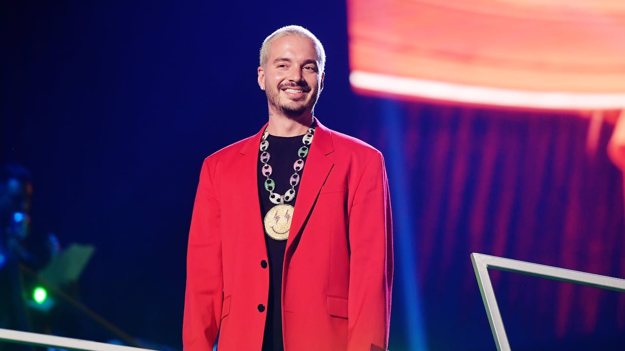 J Balvin habla en el escenario durante los Premios Spotify 2020 en el Auditorio Nacional el 05 de marzo de 2020 en la Ciudad de México, México.