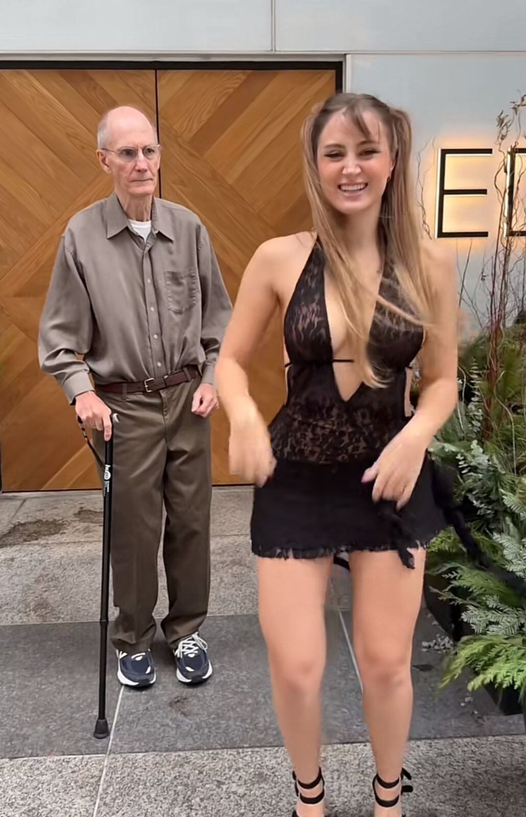 La joven modelo ha publicado varios videos con su novio, mucho mayor que ella