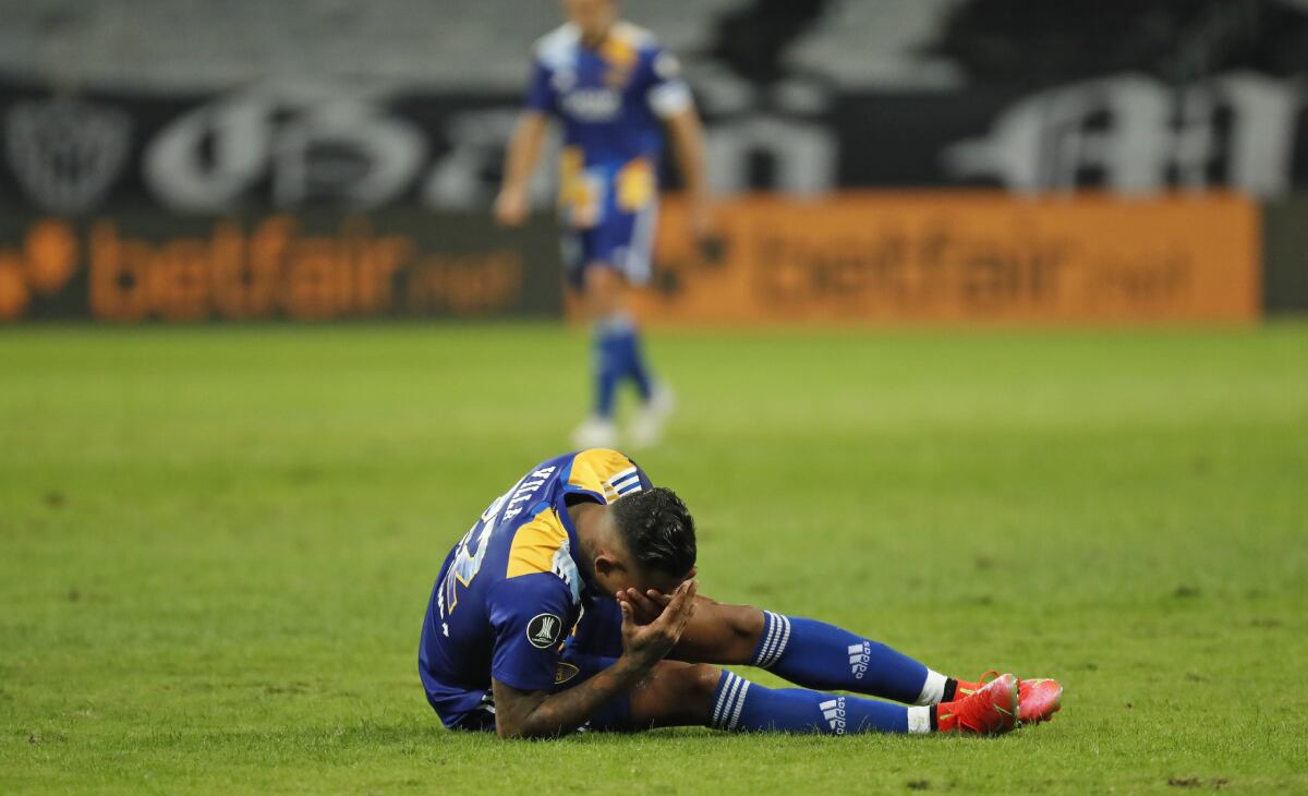 Sebastián Villa en el juego ante Atl. Mineiro