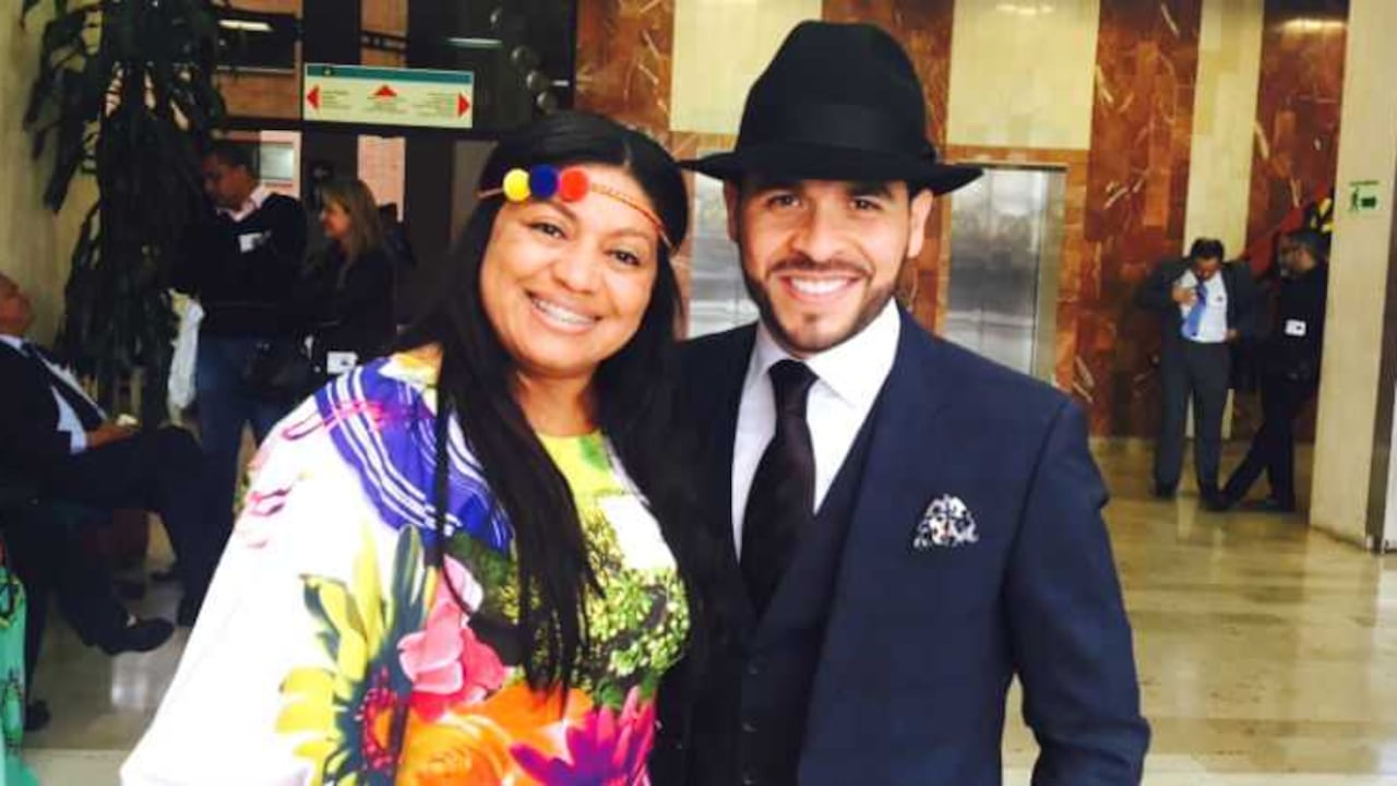 Oneida Pinto se presentó ante el Consejo Nacional Electoral junto con su abogado Abelardo de la Espriella.