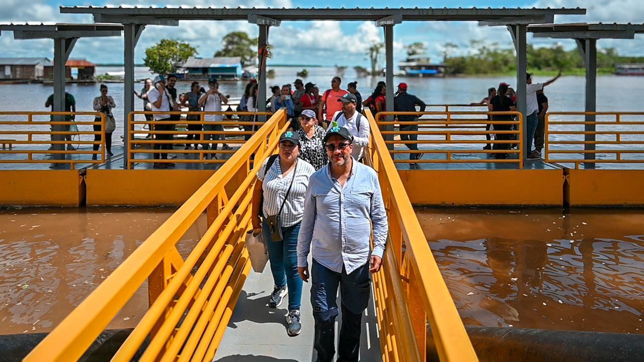 En la visita, se anunció a la comunidad la construcción de cuatro embarcaderos en las zonas de Mocagua, Leticia, El Vergel y San Martín de Amacayacu. Estos contarán con una longitud de 6,6 metros, un ancho de 3 metros y una capacidad de carga de 2,4 toneladas, representando una inversión de $7.100 millones.