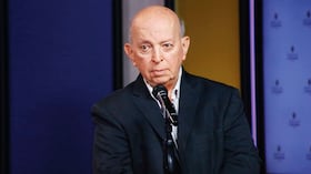 Otty Patiño, comisionado para la paz, es cuestionado desde el Congreso por sus gestiones con los grupos ilegales.