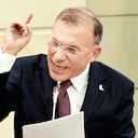 El presidente del Congreso, Roy Barreras, atacó duramente una portada de SEMANA sobre las preocupaciones en el sector de la salud que fueron documentadas por esta revista.