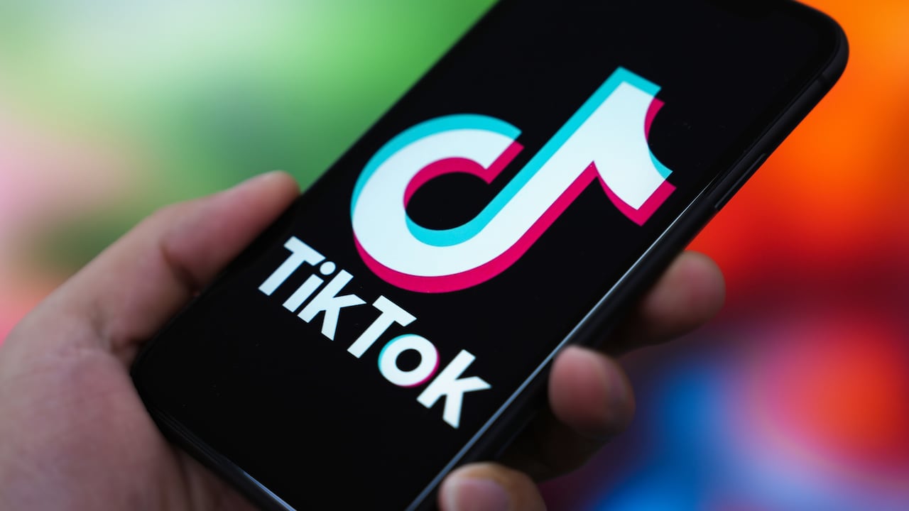 Red social de TikTok en el celular.