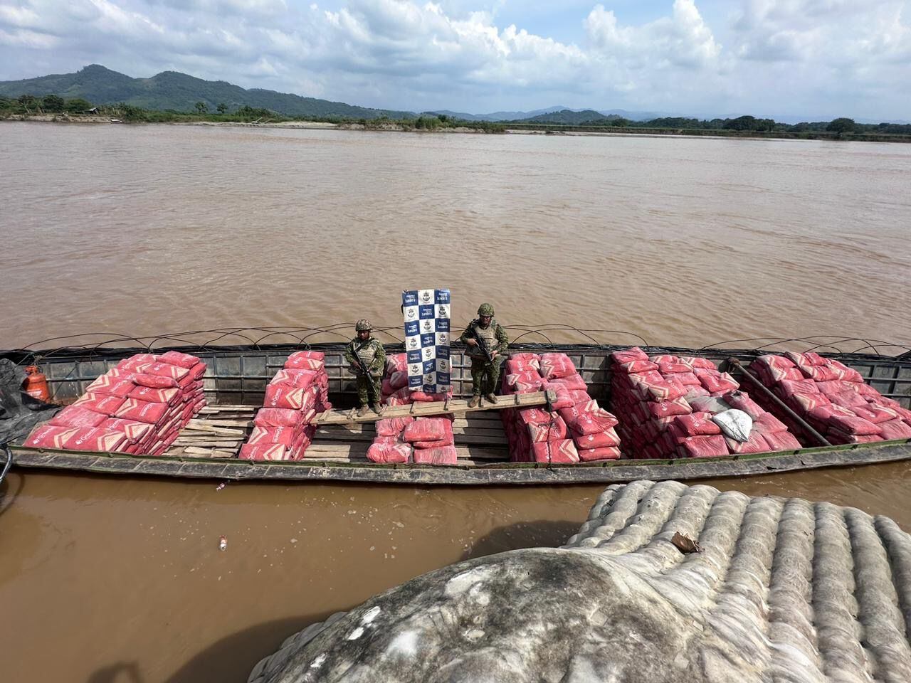 Armada incauta 35 toneladas de cemento en operación fluvial; ¿para que iban a ser utilizados?