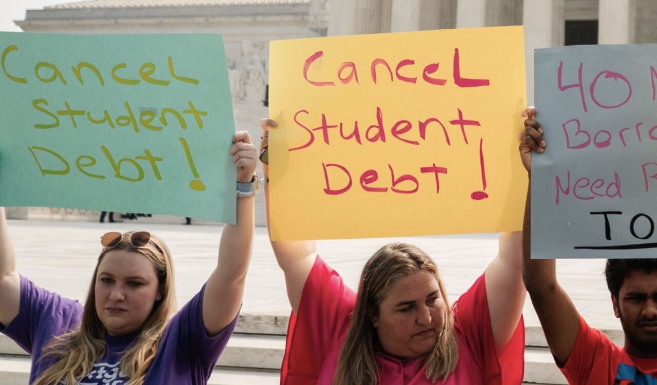 Estudiantes protestan frente a la Corte Suprema de Estados Unidos