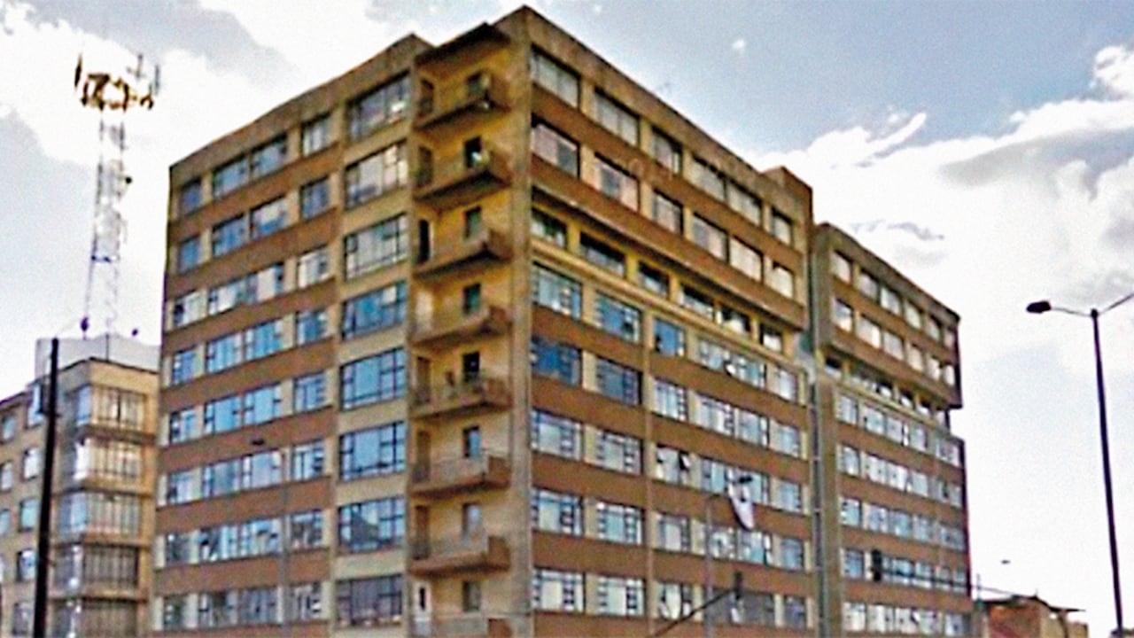 La directora encargada, Luz Fany Vaca, estaría demorando los pagos a los contratistas.