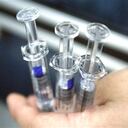 La OMS dice que en teoría todos los cerca de 7.000 millones de habitantes en el mundo deberían recibir por lo menos una dosis de vacuna contra la cepa de H1N1.