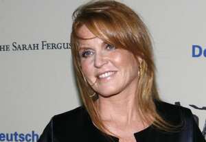 En medio del escándalo, Fergie fue a Los Ángeles, donde recibió un premio por su labor filantrópica.
Ministros de gobierno y miembros del Parlamento británico han condenado su conducta y han pedido que la investiguen.