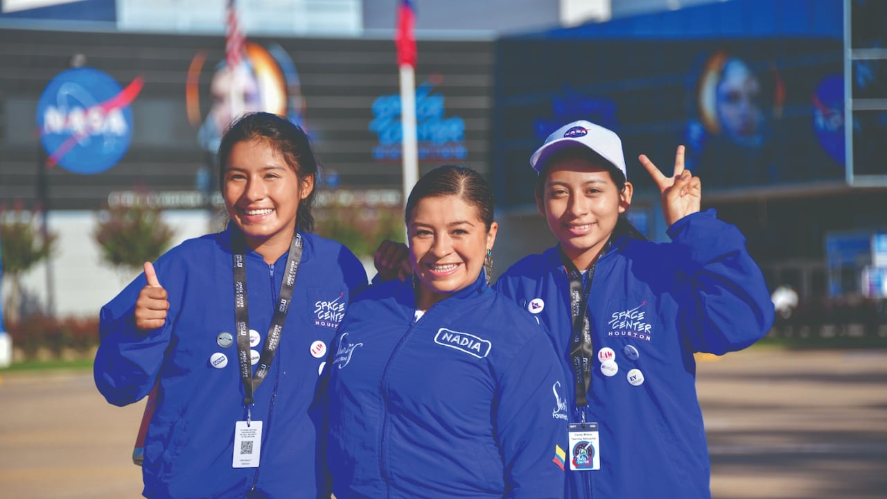 Gracias al trabajo de la Fundación She Is, más de 700 niñas colombianas fortalecieron sus habilidades científicas.