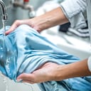 Algunas prendas deben ser lavadas a mano.