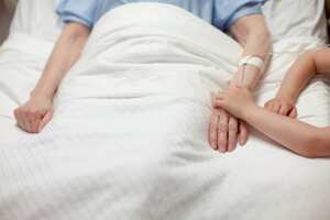 Mientras estuvo en coma, la mujer tuvo que ser intervenida quirúrgicamente.