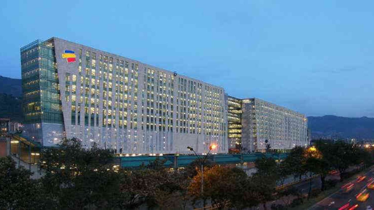 Existen organizaciones internacionales especializadas en adquirir las direcciones web que quedan vacantes para luego revenderlas a precios astronómicos.