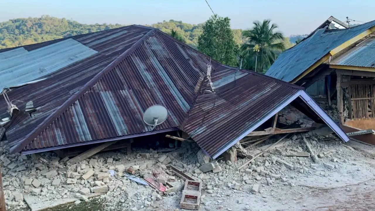 Un terremoto en Indonesia, el 15.08.2026, tuvo una magnitud de 7,7 en la escala de Richter.