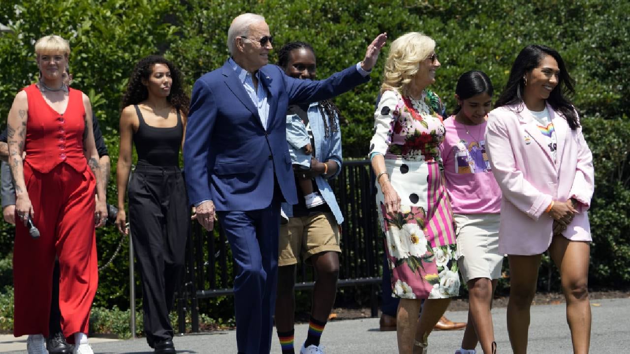 Celebración del mes del orgullo LGBT en la Casa Blanca generó polémica.