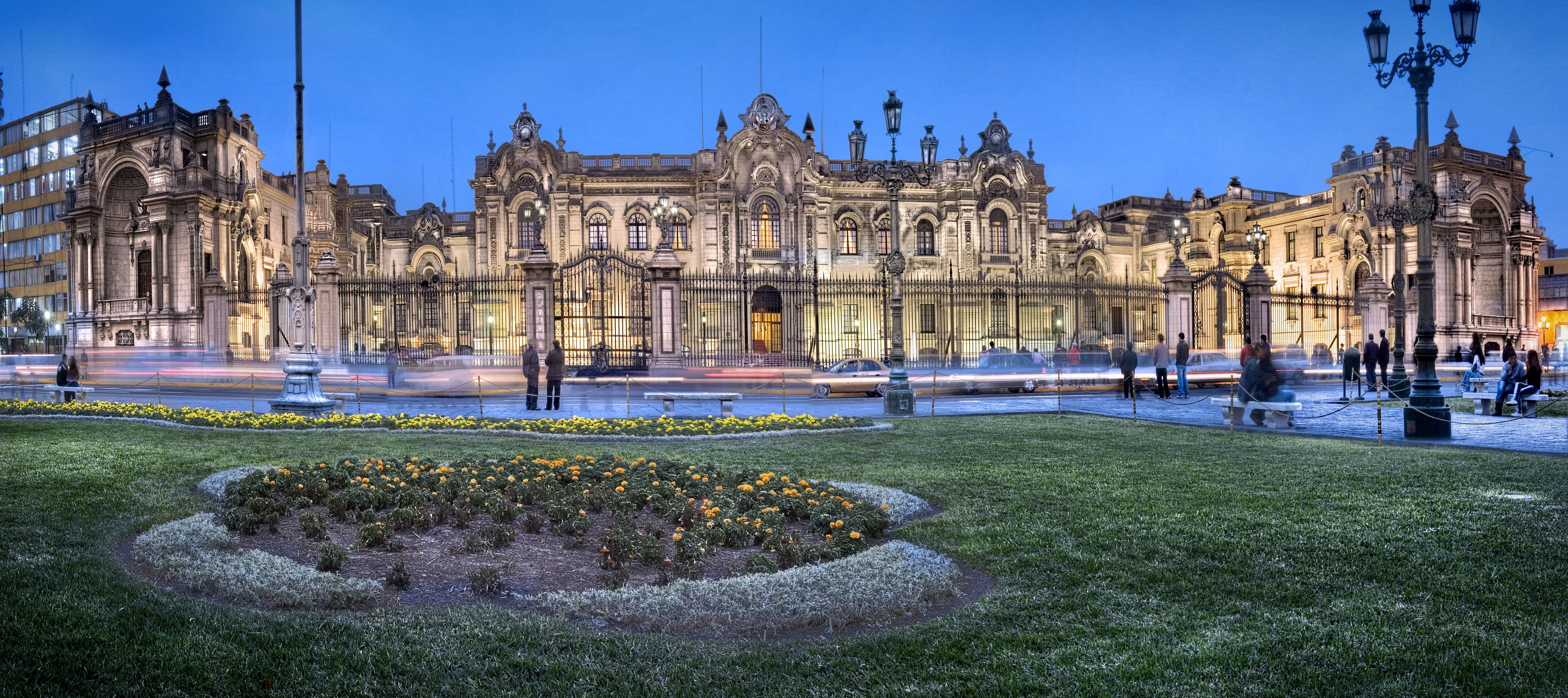 La fiscalía halló 20.000 dólares en efectivo en el baño en el Palacio de Gobierno del saliente secretario del presidente peruano Pedro Castillo,