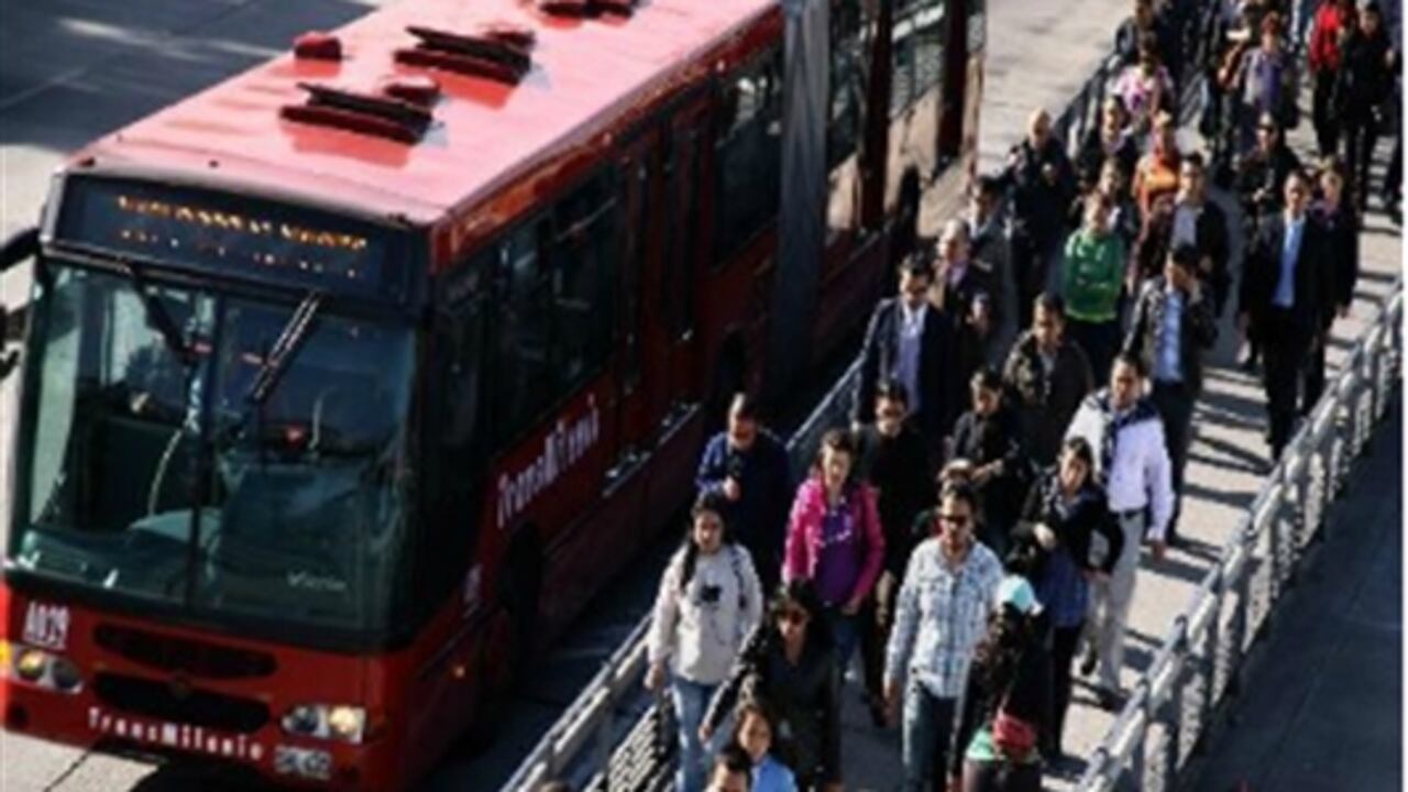 Para el año 2001 Transmilenio transportaba 117 millones de usuarios al año y hoy esa cifra asciende a 588 millones por año.