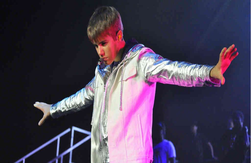 Justin Bieber: 12 de abril. Estadio el Campín, Bogotá. El polémico artista canadiense regresa a nuestro país como parte de  gira Purpose World Tour. Se espera que interpreté los éxitos de su más reciente álbum Purpose, en el que están las canciones: Sorry, Love yourself, What do you mean?, Where Are Ü Now, entre otras. 