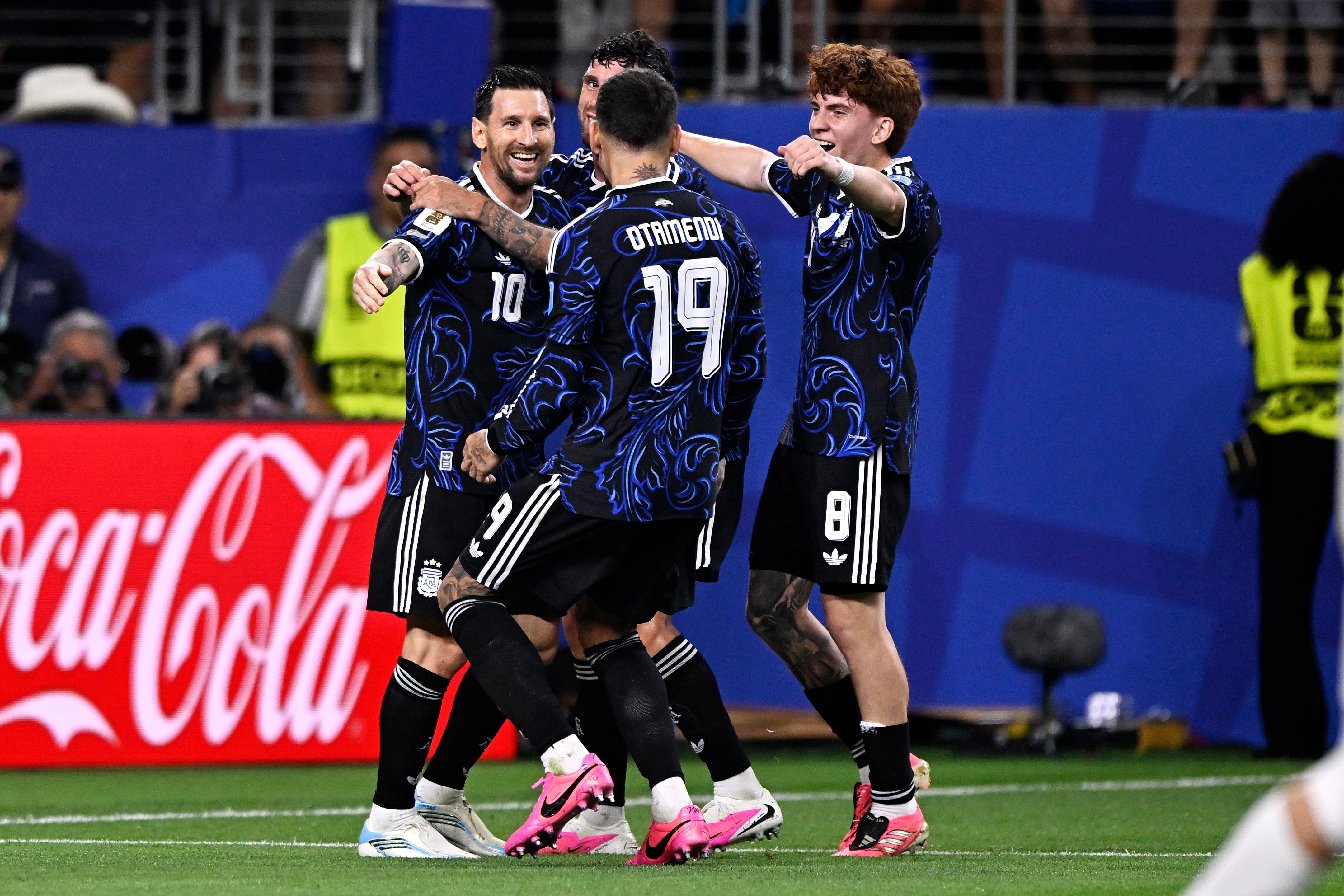 Lionel Messi celebra tras el gol ante Jordania.