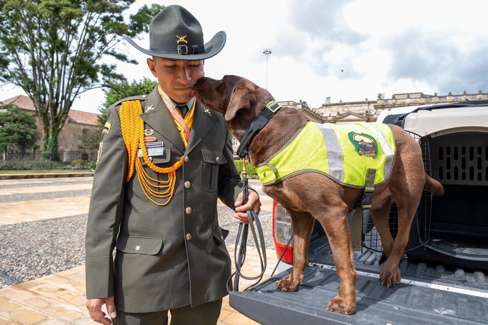 Durante sus años de trayectoria en la Policía, el canino estuvo acompañado por el intendente Velandia.
