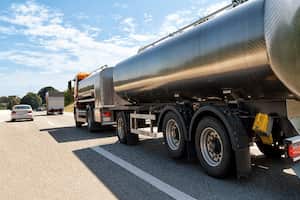 La polémica compra de 40 carrotanques que siguen sin llevar agua a La Guajira.