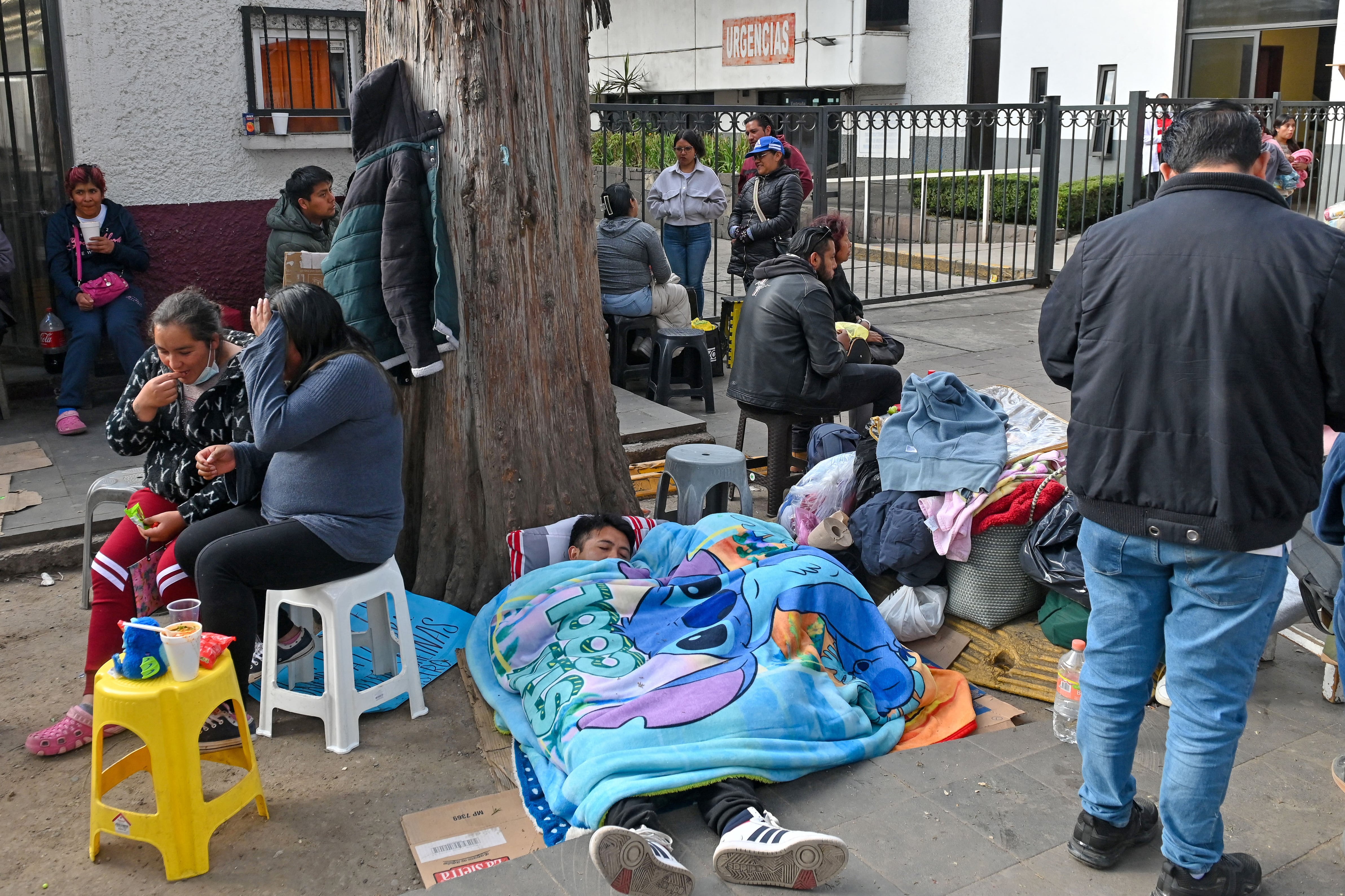 Al menos 13 niños han muerto en centros médicos del estado de México, donde a finales de noviembre se detectó un brote de la bacteria Klebsiella oxytoca, posiblemente relacionado con una fórmula intravenosa, según el Ministerio de Salud. (Foto de MARIO VÁZQUEZ / AFP)