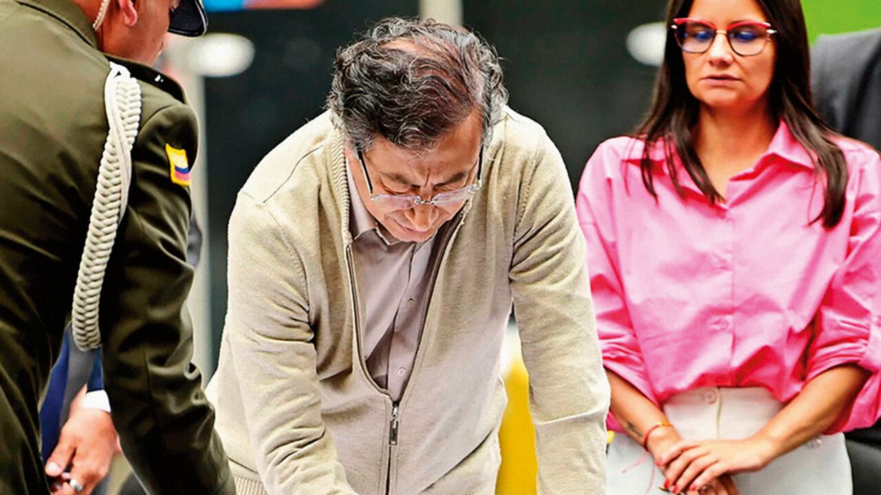 Presidente Gustavo Petro denunció a Álvaro Leyva.