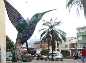 Cali: Escultura del Colibrí, como símbolo a la biodiversidad de nuestra región, un nuevo atractivo para visitar la Biblioteca departamental. foto José L Guzmán. EL País