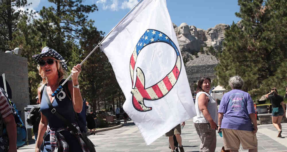 "Estas cuentas compartían contenido nocivo asociado a QAnon de manera masiva y se dedicaban principalmente a la propagación de esta teoría de la conspiración", comunicó Twitter.