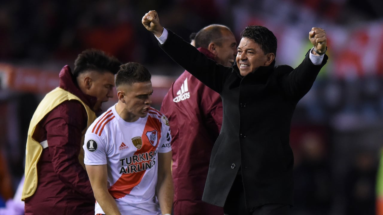 BUENOS AIRES, ARGENTINA - OCTOBER 01: Marcelo Gallardo head coach of River Plate celebrates with Rafael Santos Borre of River Plate the second goal of their team scored by Ignacio Fernandez (not in frame) during the semi final first leg match between River Plate and Boca Juniors as part of Copa CONMEBOL Libertadores 2019 at Estadio Monumental Antonio Vespucio Liberti on October 01, 2019 in Buenos Aires, Argentina. (Photo by Marcelo Endelli/Getty Images)