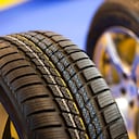 Colores en las llantas de los carros.