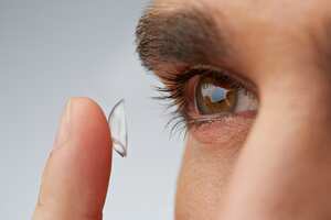 El uso de lentes de contacto debe ser supervisado por un profesional de la salud.