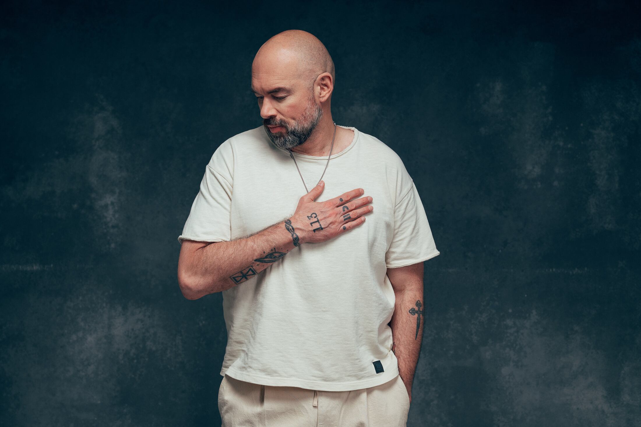 Santiago Cruz estrena nuevo álbum resignificado.