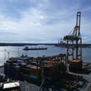 Sitiado por la Inseguridad y los bloqueos, el principal puerto de Colombia sigue sufriendo en materia de desarrollo económico y competitividad. Foto Colprensa