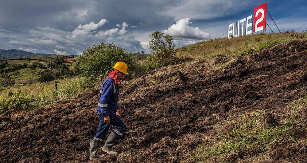 Los precios de los lotes van desde los 985 millones de pesos en adelante, y el modelo de financiamiento permite pagar la cuota inicial hasta en un año.