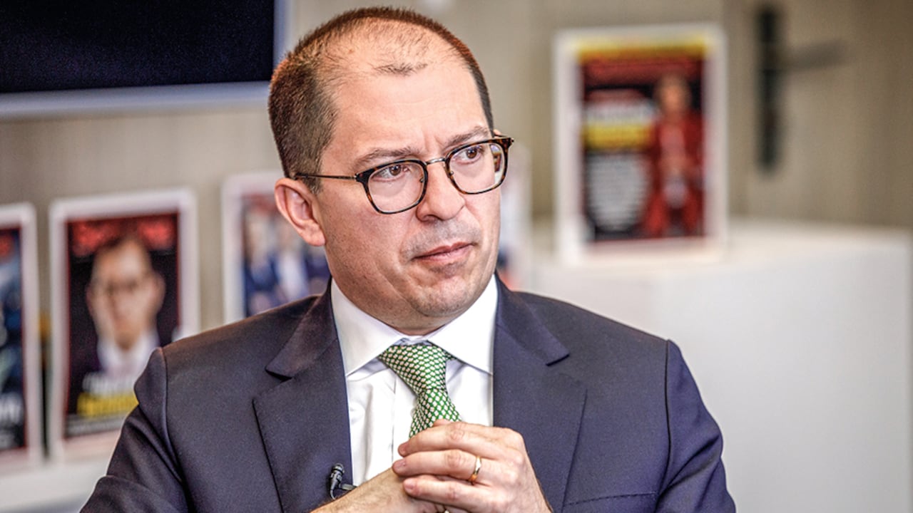 El fiscal Barbosa estuvo reunido 20 minutos con el presidente Petro, quien le mostró preocupación por su seguridad.