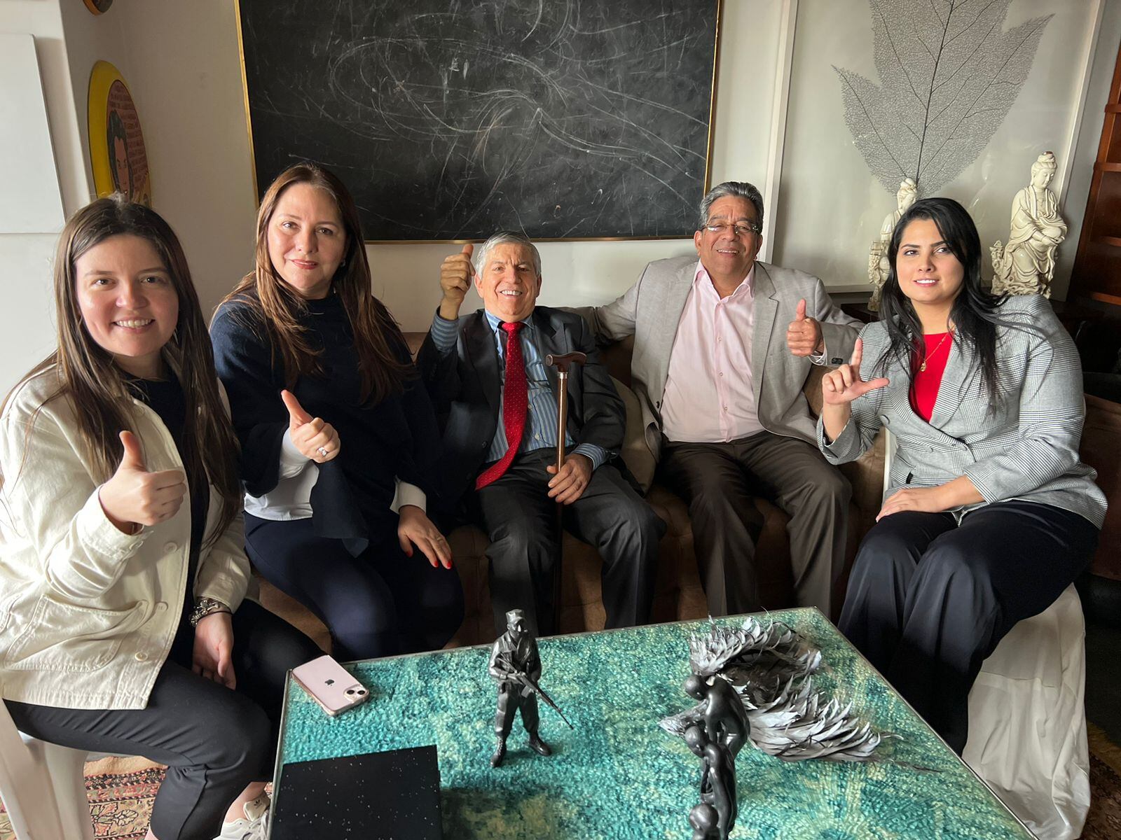 El expresidente César Gaviria sigue siendo respaldado por la bancada.