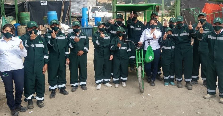 En total son 31 personas, de las cuales 26 son de la tercera edad y han trabajado toda su vida en el reciclaje.